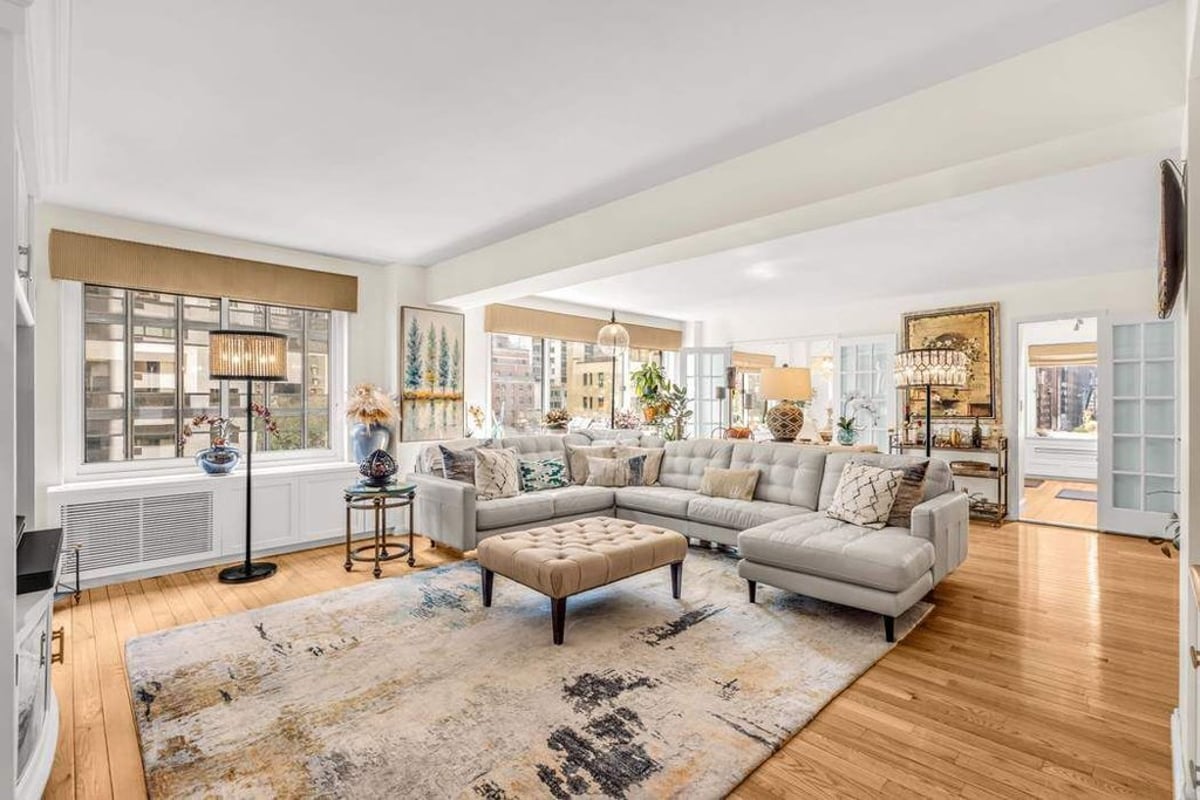 Photo for Turtle Bay House - 249 East 48th Street Condominium in Midtown East, Manhattan