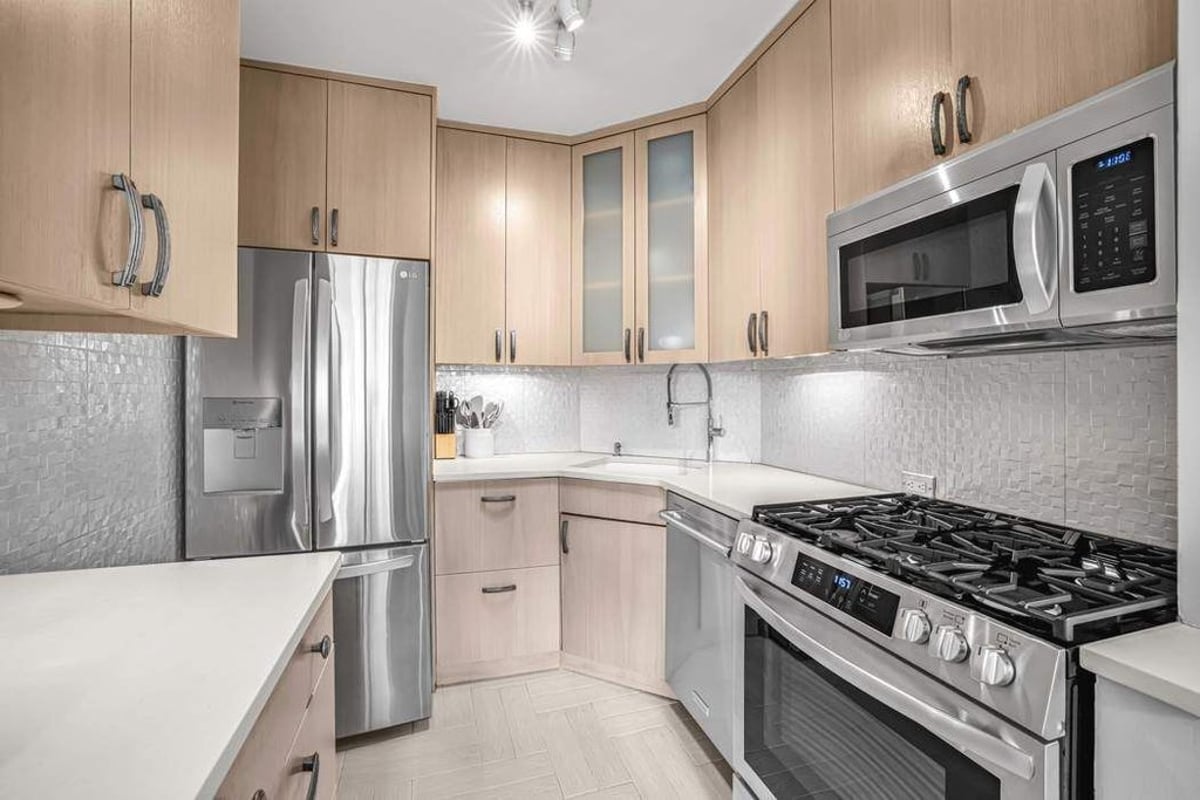 Photo for The Whitney - 311 East 38th Street Condominium in Midtown East, Manhattan