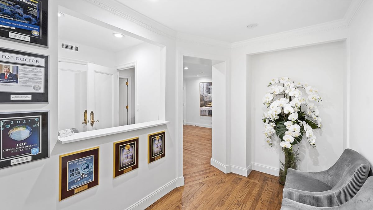 Photo for 880 5th Avenue - 880 Fifth Avenue Cooperative in Upper East Side, Manhattan