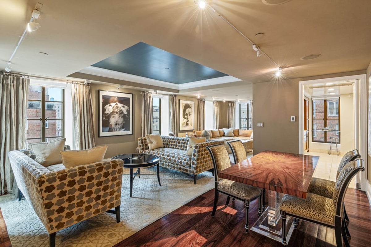 Photo for Barbizon/63 - 140 East 63rd Street Condominium in Upper East Side, Manhattan