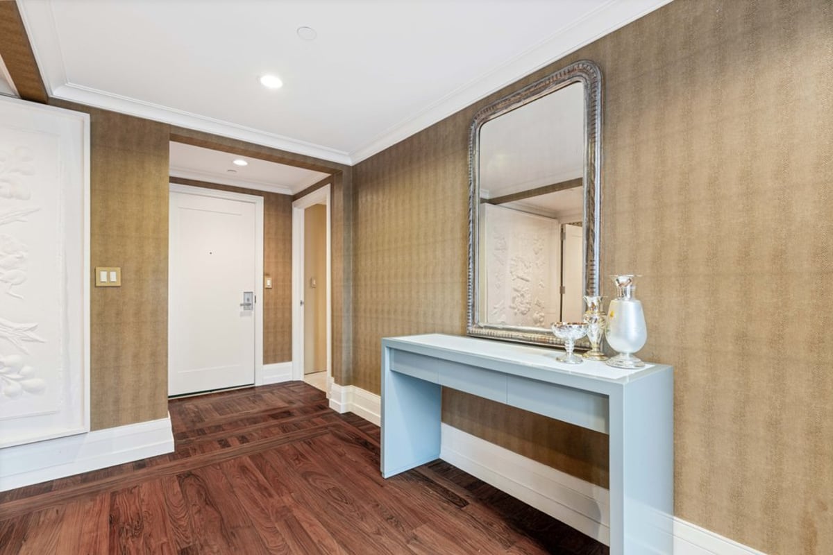 Photo for Barbizon/63 - 140 East 63rd Street Condominium in Upper East Side, Manhattan