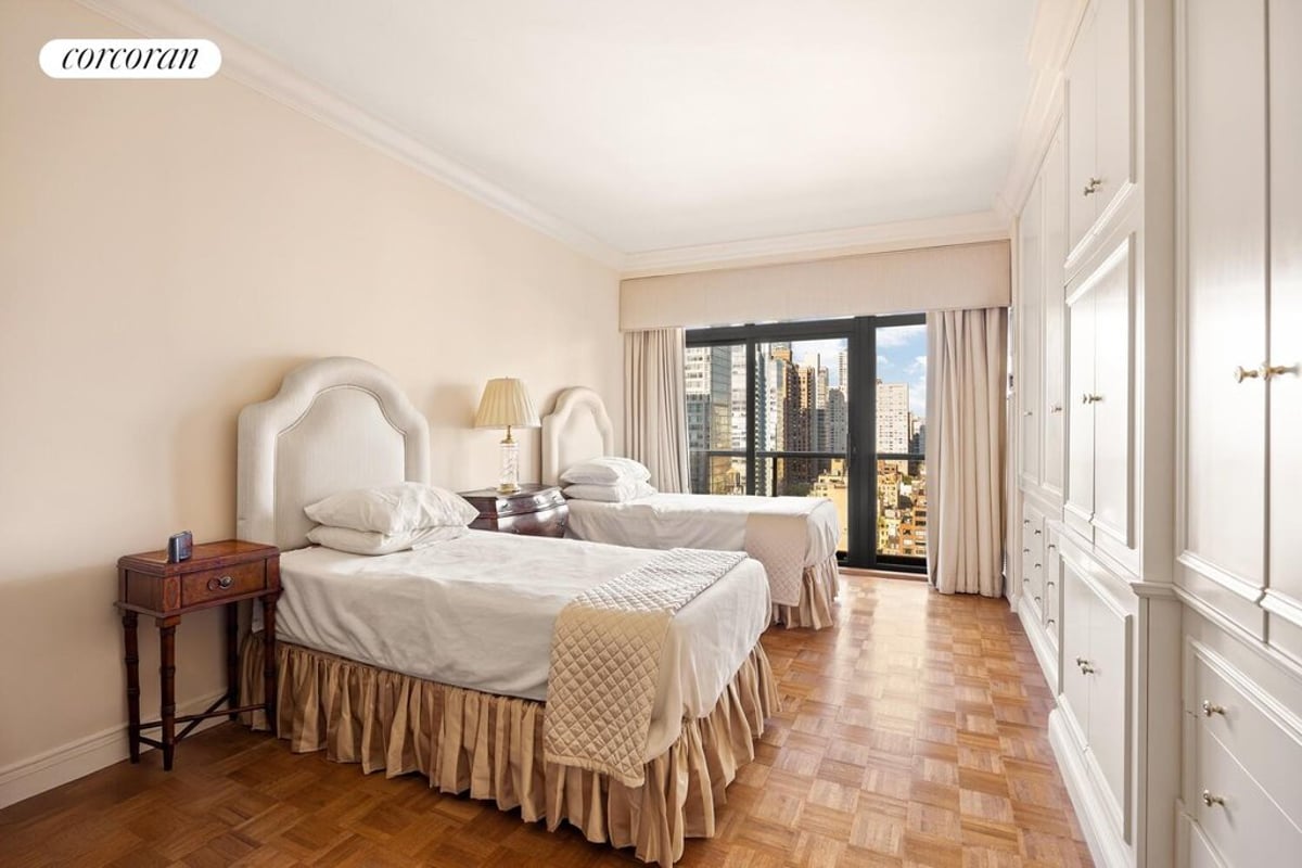 Photo for 100 United Nations Plaza - 100  United Nations Plaza Condominium in Midtown East, Manhattan