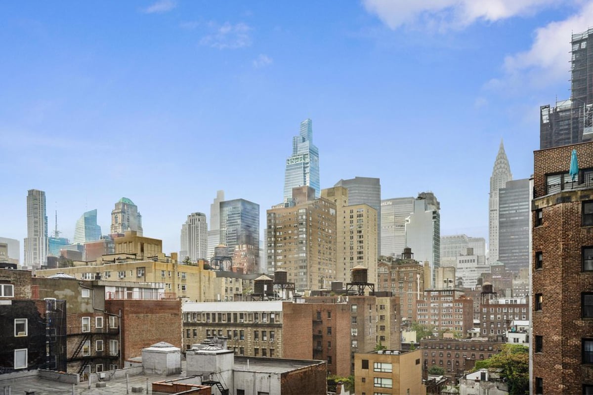 Photo for The Warren House Condominium - 155 East 34th Street      (Old #C840247) Condominium in Murray Hill, Manhattan