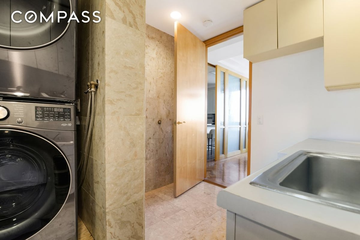 Photo for 100 United Nations Plaza - 100  United Nations Plaza Condominium in Midtown East, Manhattan