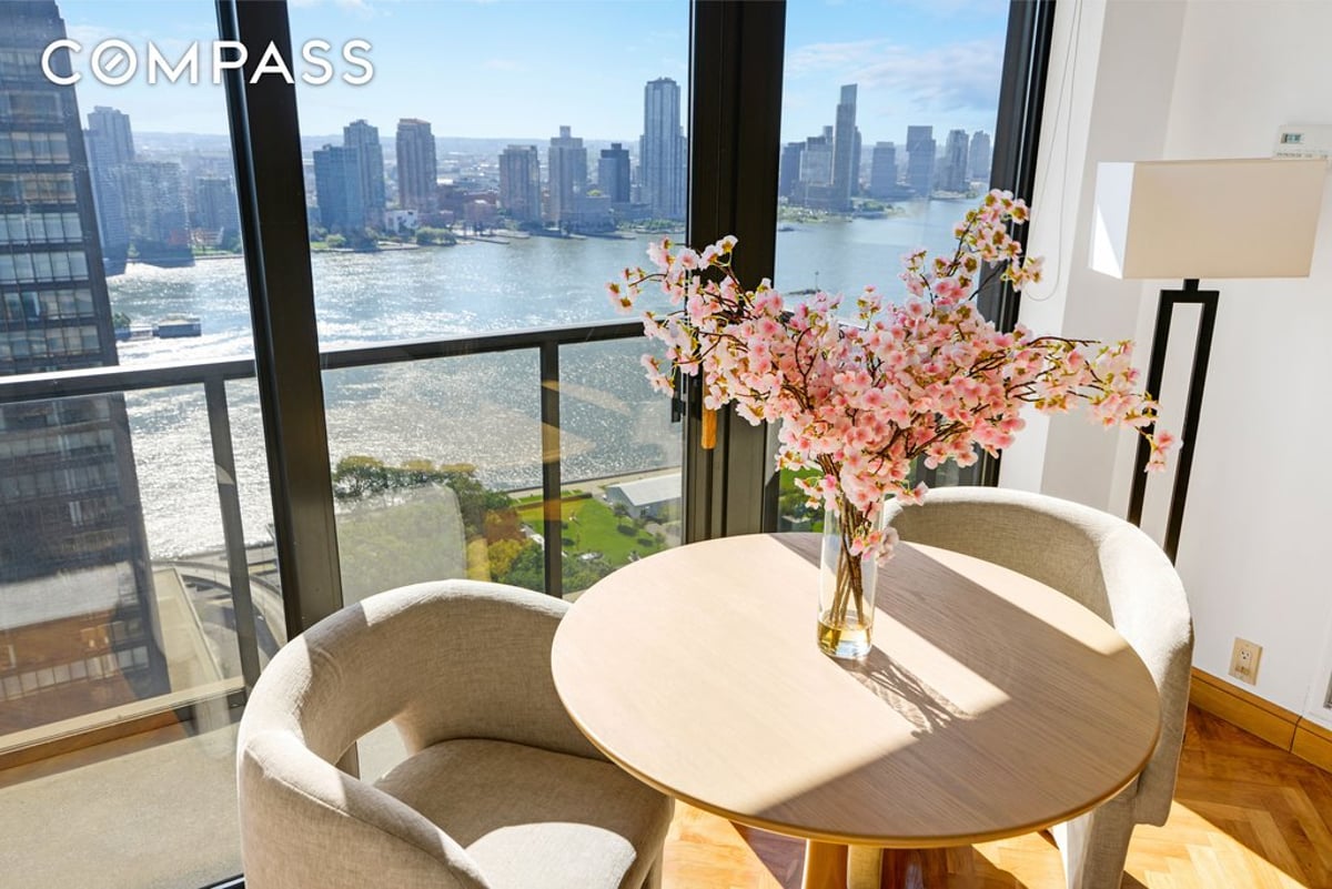 Photo for 100 United Nations Plaza - 100  United Nations Plaza Condominium in Midtown East, Manhattan