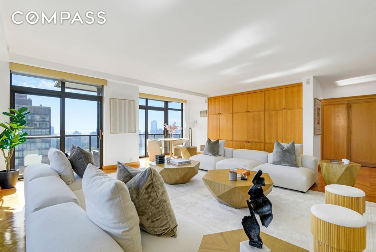 Photo for 100 United Nations Plaza - 100  United Nations Plaza Condominium in Midtown East, Manhattan