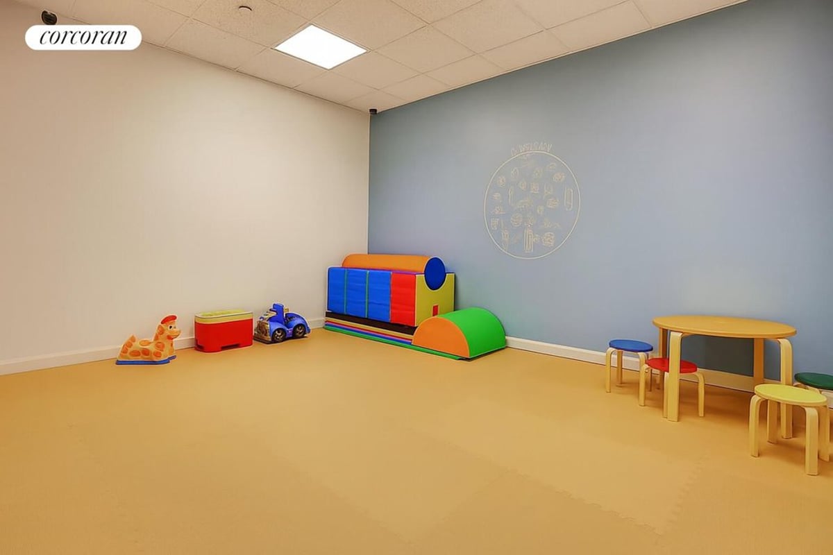 Photo for The Highpoint - 250 East 40th Street Condominium in Midtown East, Manhattan