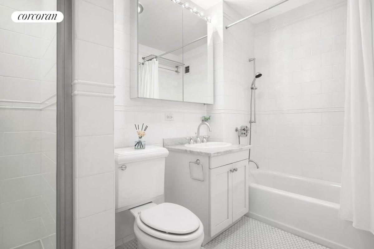 Photo for 425 Fifth Avenue - 425 Fifth Avenue Condominium in Murray Hill, Manhattan