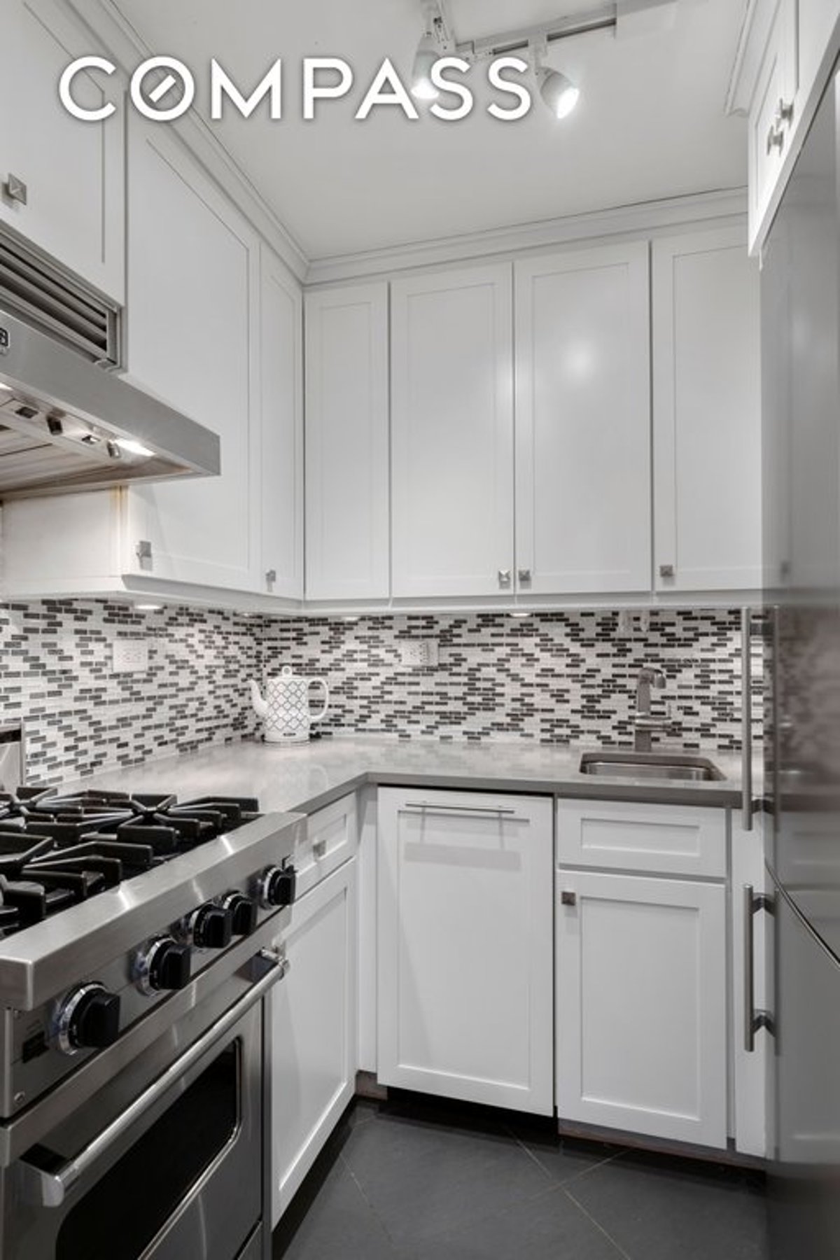 Photo for Victoria House - 200 East 27th Street Cooperative in Murray Hill, Manhattan