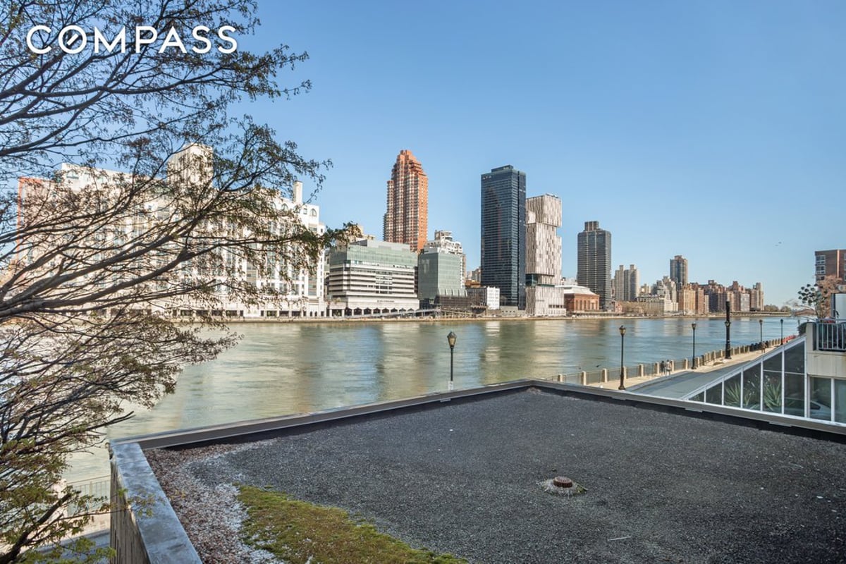 Photo for Island House - 555 Main Street Condominium in Roosevelt Island, Manhattan