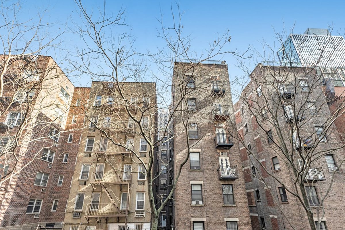 Photo for The Devon Condominium - 333 East 34th Street Condominium in Murray Hill, Manhattan