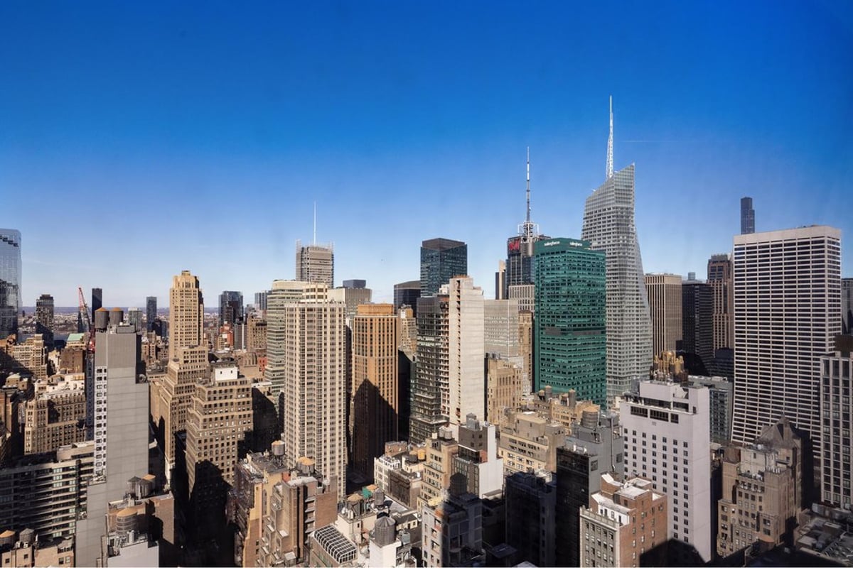 Photo for The Residences at 400 Fifth Avenue - 400 Fifth Avenue Condominium in Murray Hill, Manhattan