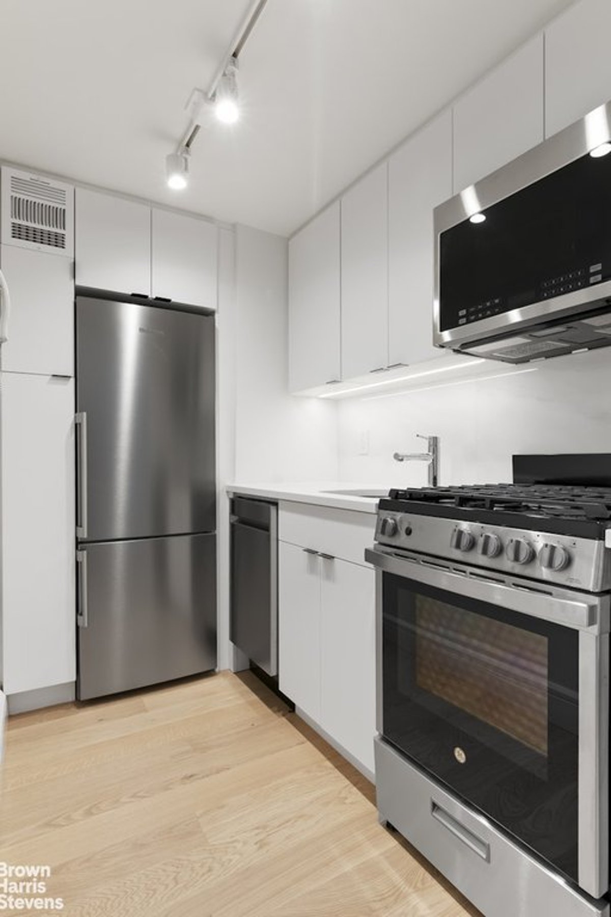 Photo for Yorkgate - 405 East 63rd Street Cooperative in Upper East Side, Manhattan