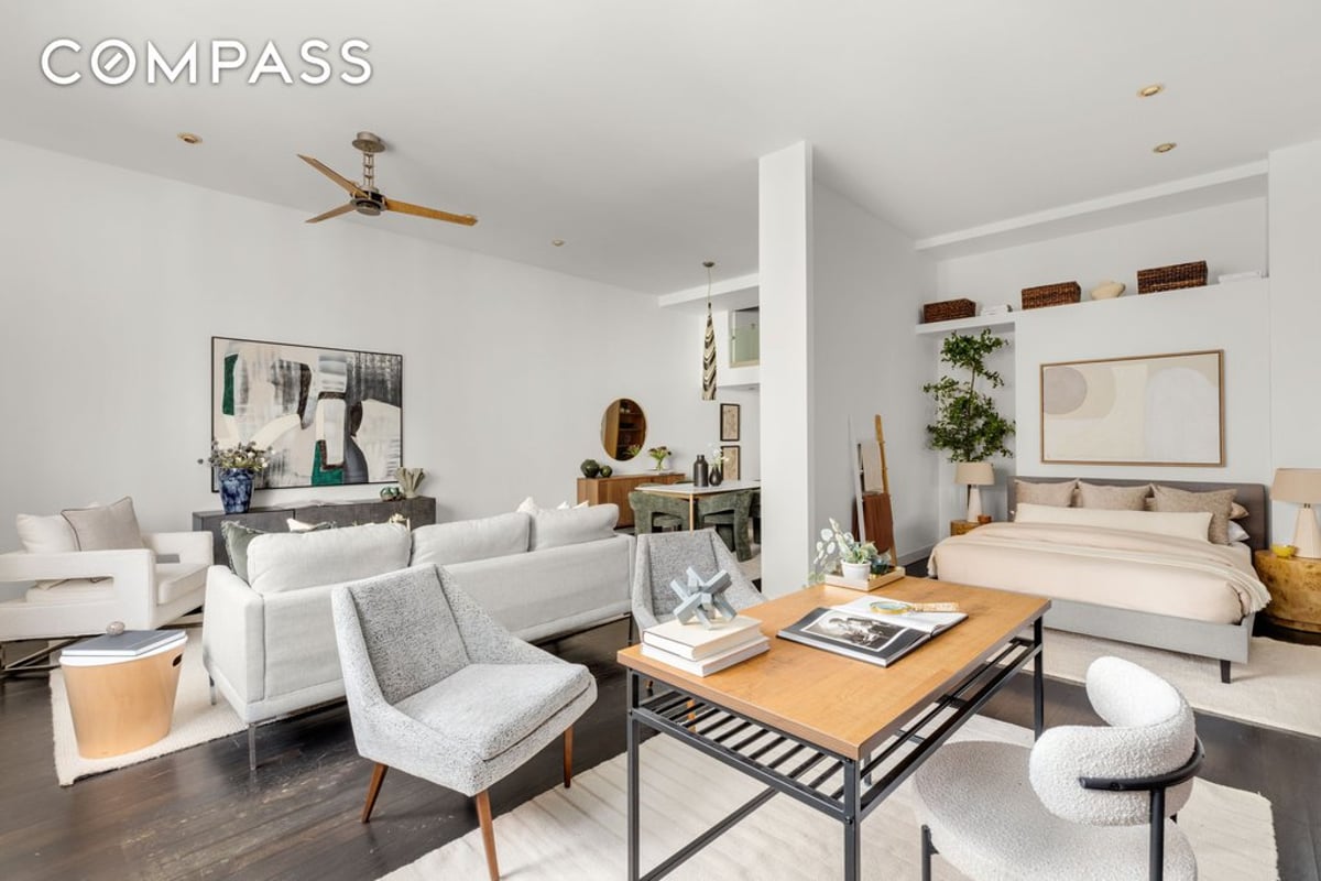 Photo for 372 5th Avenue - 372 5th Avenue Cooperative in Murray Hill, Manhattan