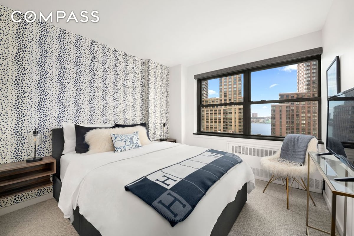 Photo for Lincoln Towers - 185 West End Avenue Condominium in Upper West Side, Manhattan