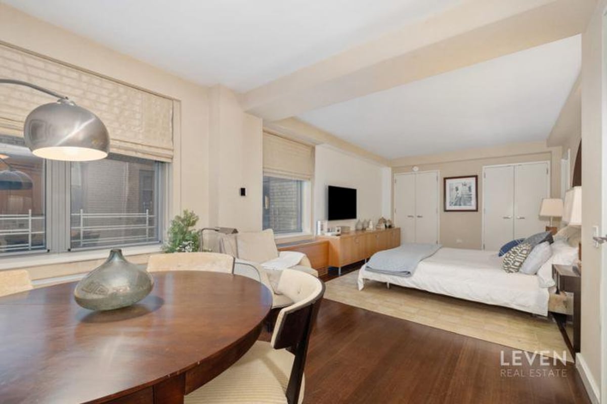 Photo for Windsor Park - 100 West 58th Street Condominium in Midtown, Manhattan
