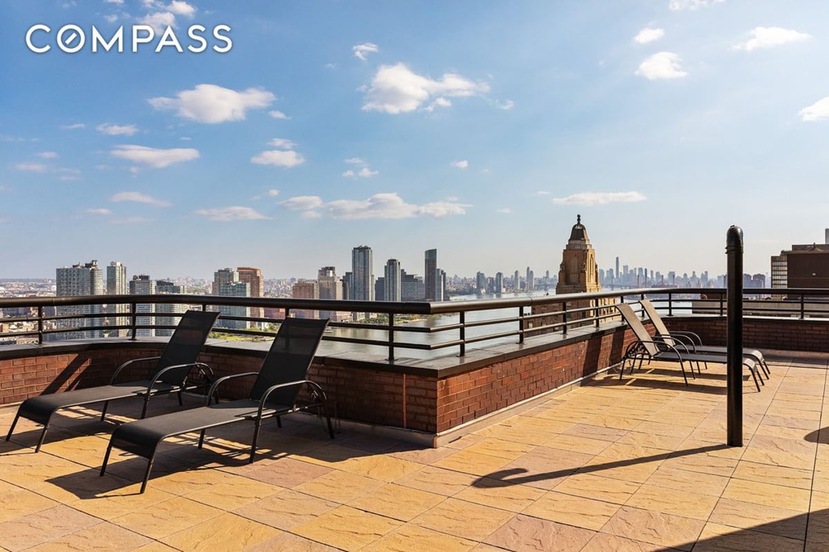 Photo for The St. James's Tower - 415 East 54th Street Condominium in Midtown East, Manhattan