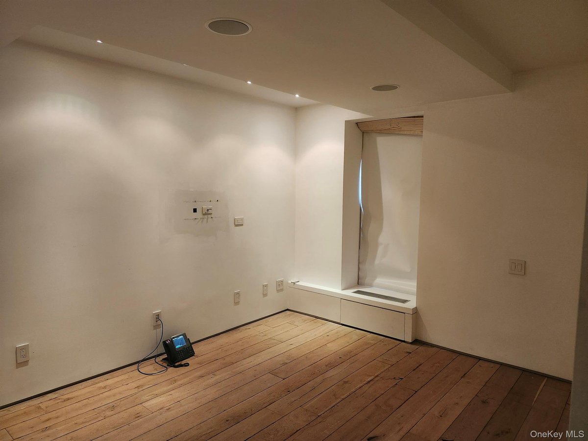 Photo for Barbizon/63 - 140 East 63rd Street Condominium in Upper East Side, Manhattan