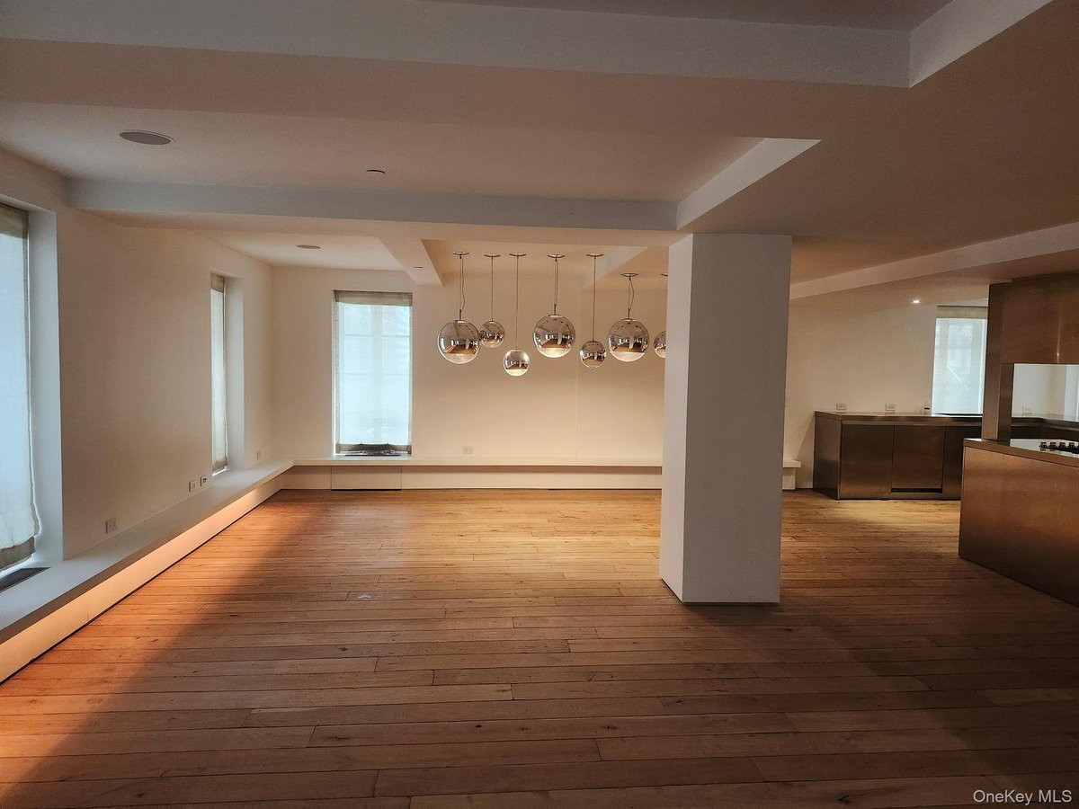 Photo for Barbizon/63 - 140 East 63rd Street Condominium in Upper East Side, Manhattan