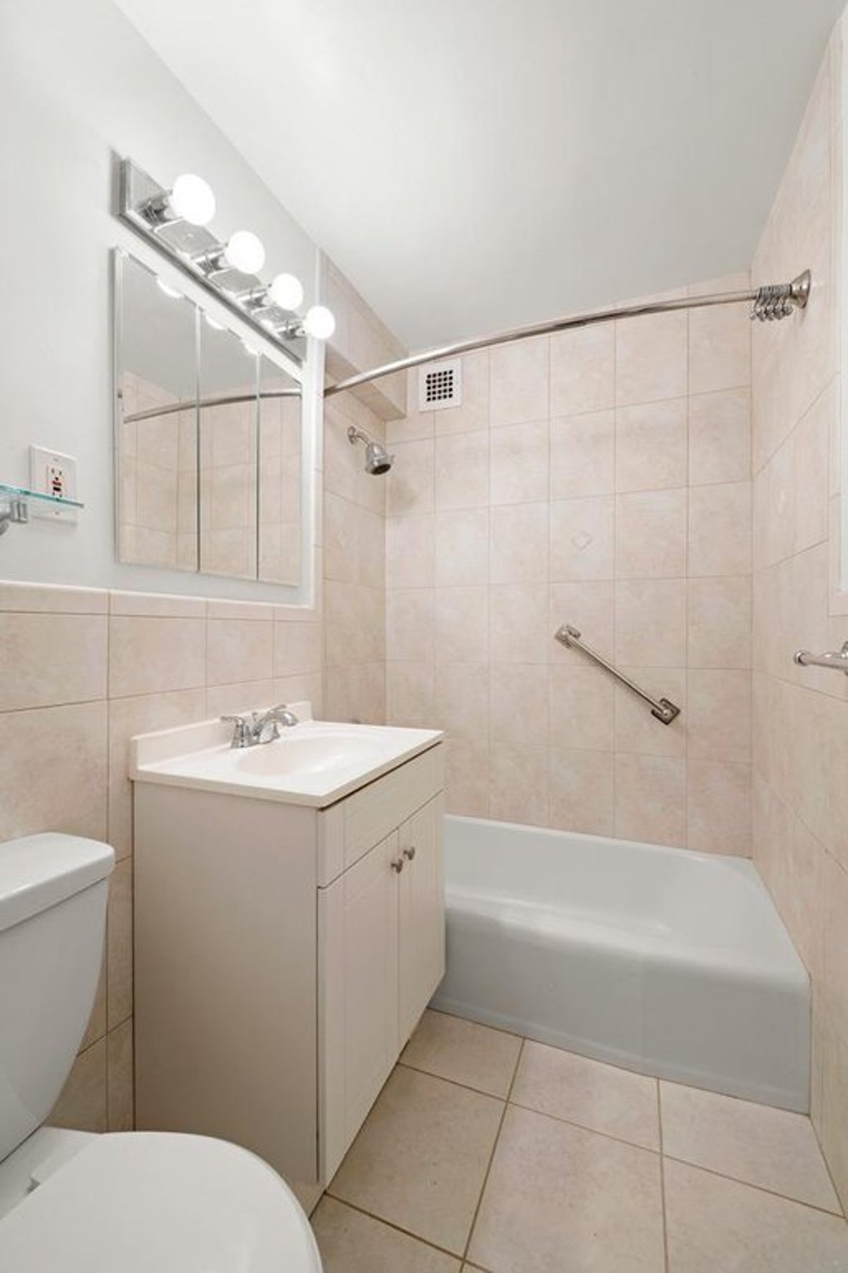 Photo for Emery Towers - 400 East 77th Street Cooperative in Lenox Hill, Manhattan