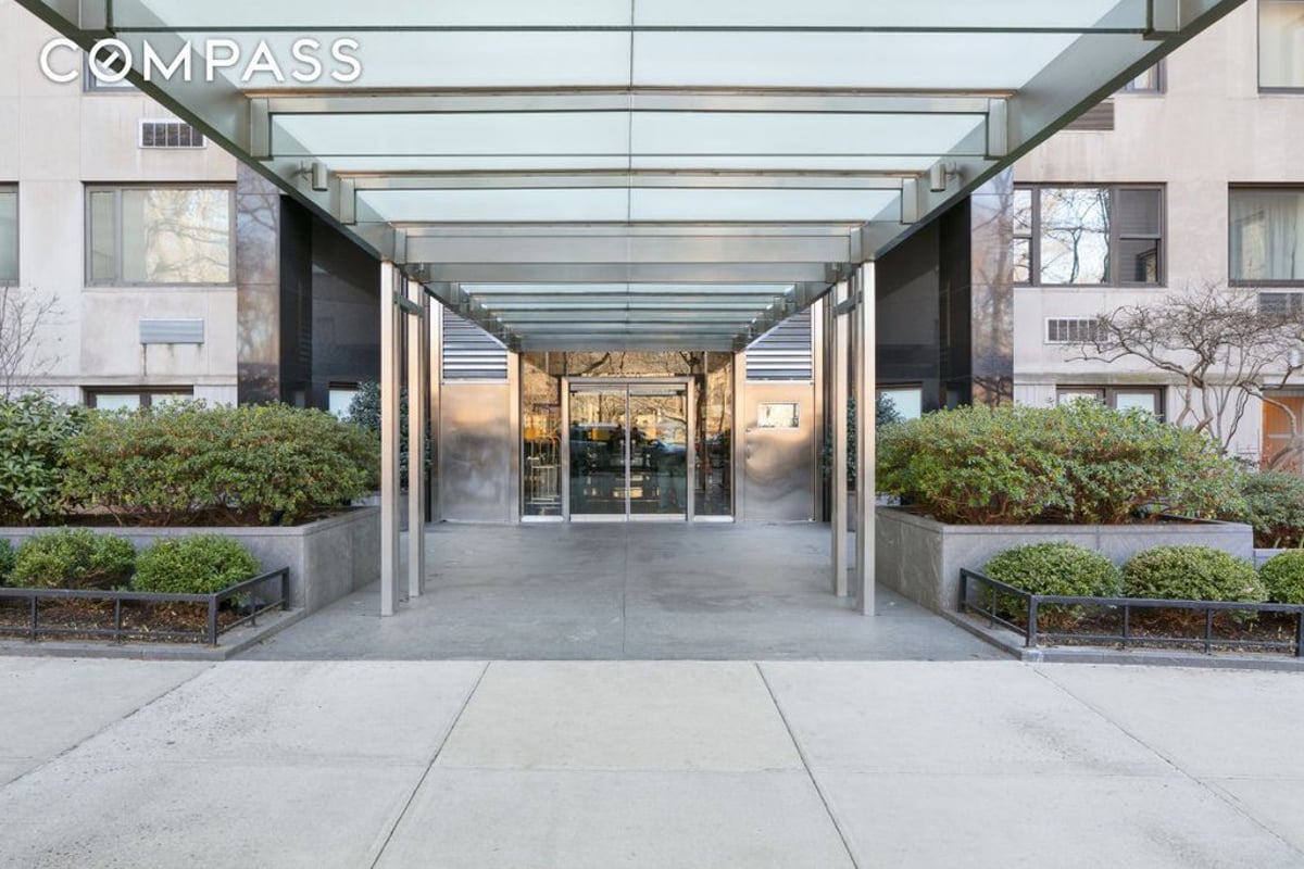 Photo for 860 Fifth Avenue - 860 5th Avenue Cooperative in Upper East Side, Manhattan