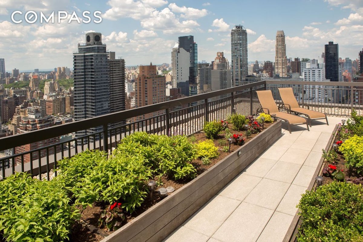 Photo for The Landmark - 300 East 59th Street Cooperative in Sutton Place, Manhattan