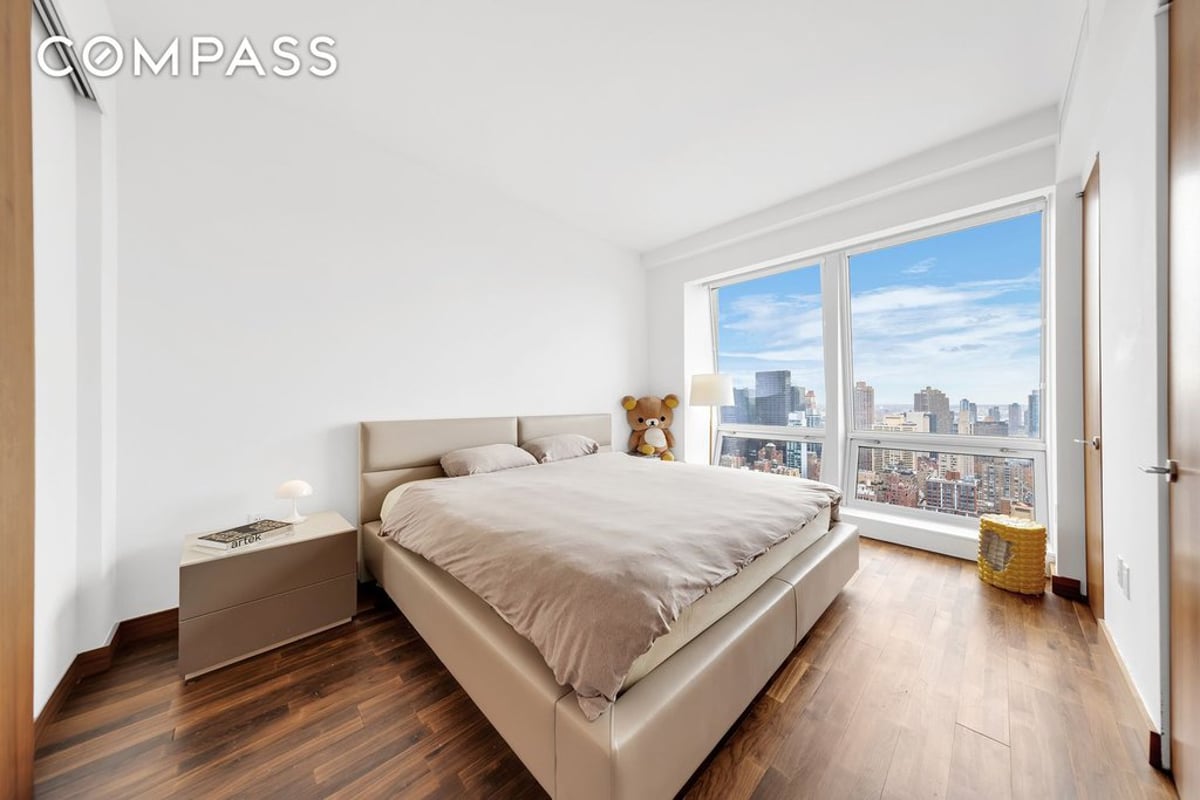 Photo for The Residences at 400 Fifth Avenue - 400 Fifth Avenue Condominium in Murray Hill, Manhattan