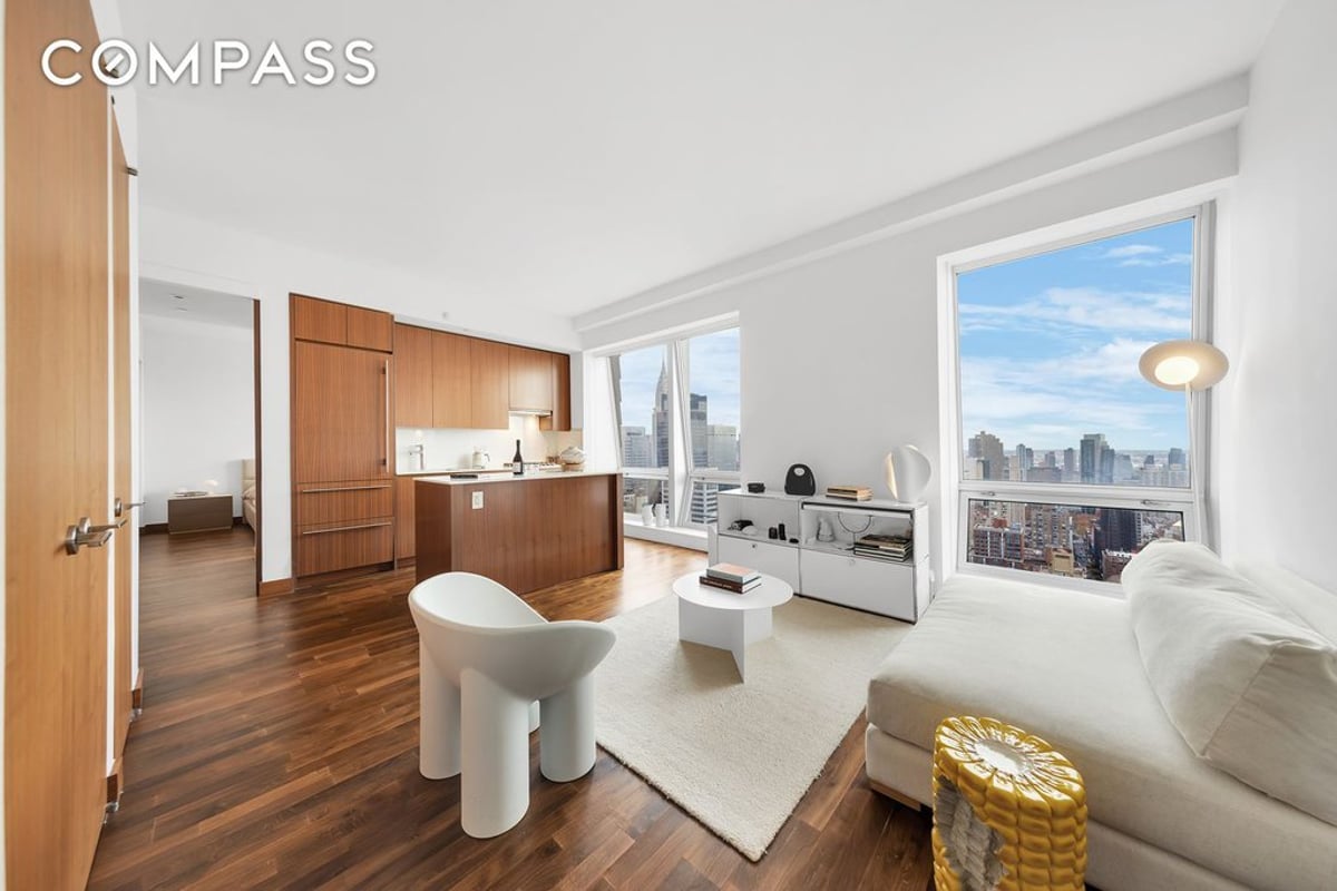 Photo for The Residences at 400 Fifth Avenue - 400 Fifth Avenue Condominium in Murray Hill, Manhattan