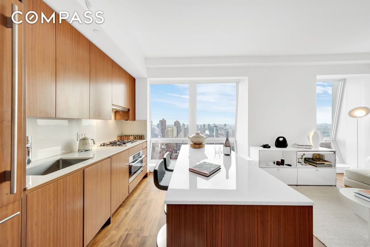 Photo for The Residences at 400 Fifth Avenue - 400 Fifth Avenue Condominium in Murray Hill, Manhattan