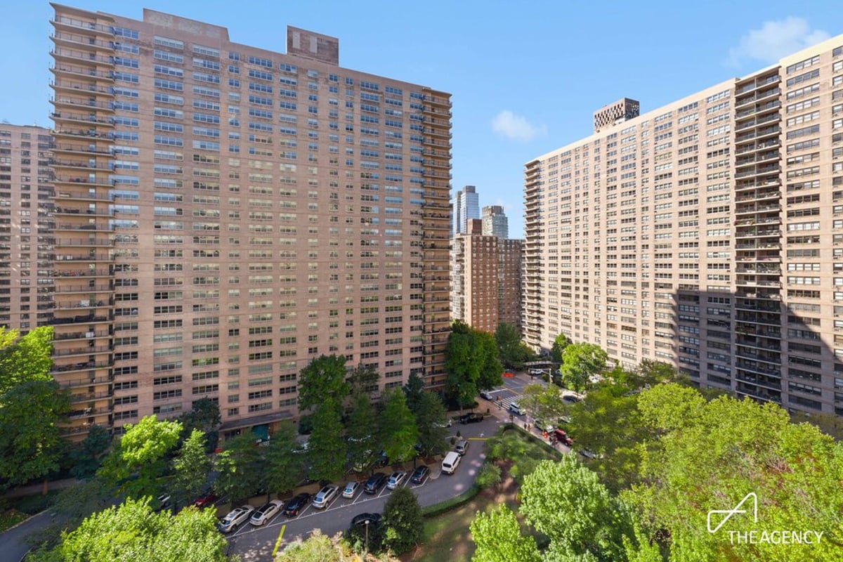 Photo for Lincoln Towers - 180 West End Avenue Condominium in Upper West Side, Manhattan