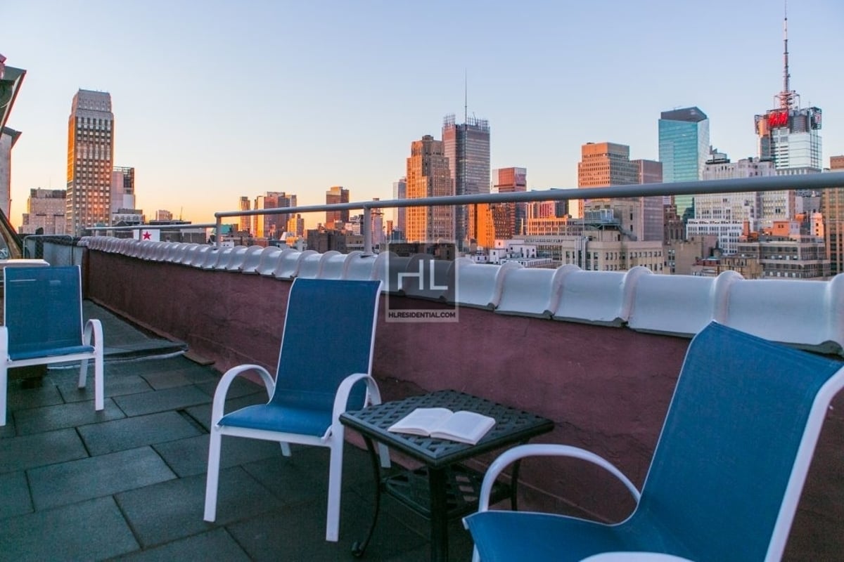 Photo for Herald Towers NYC - 50 West 34th Street Rental Building in Midtown, Manhattan