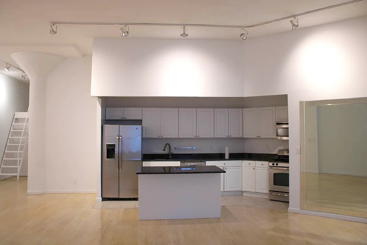 Photo for 80 VARICK STREET - 80 Varick Street Rental Building in Hudson Square, Manhattan