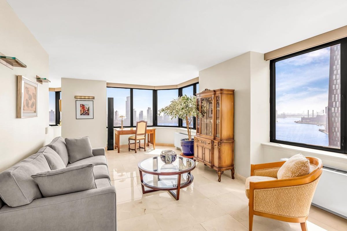Photo for The Horizon - 415 East 37th Street Condominium in Midtown East, Manhattan