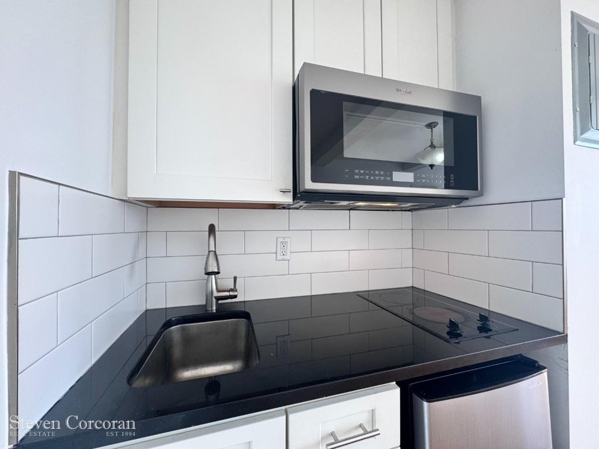 Photo for Windsor Tower - 5 Tudor City Place Cooperative in West Harlem, Manhattan