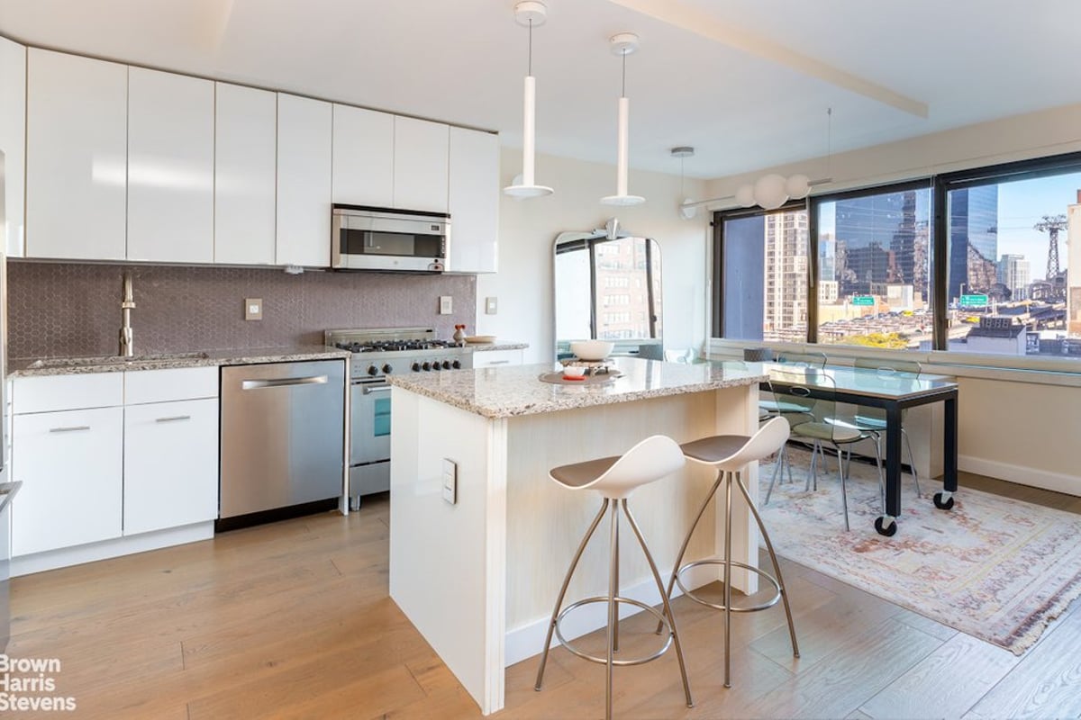 Photo for The Landmark - 300 East 59th Street Cooperative in Sutton Place, Manhattan