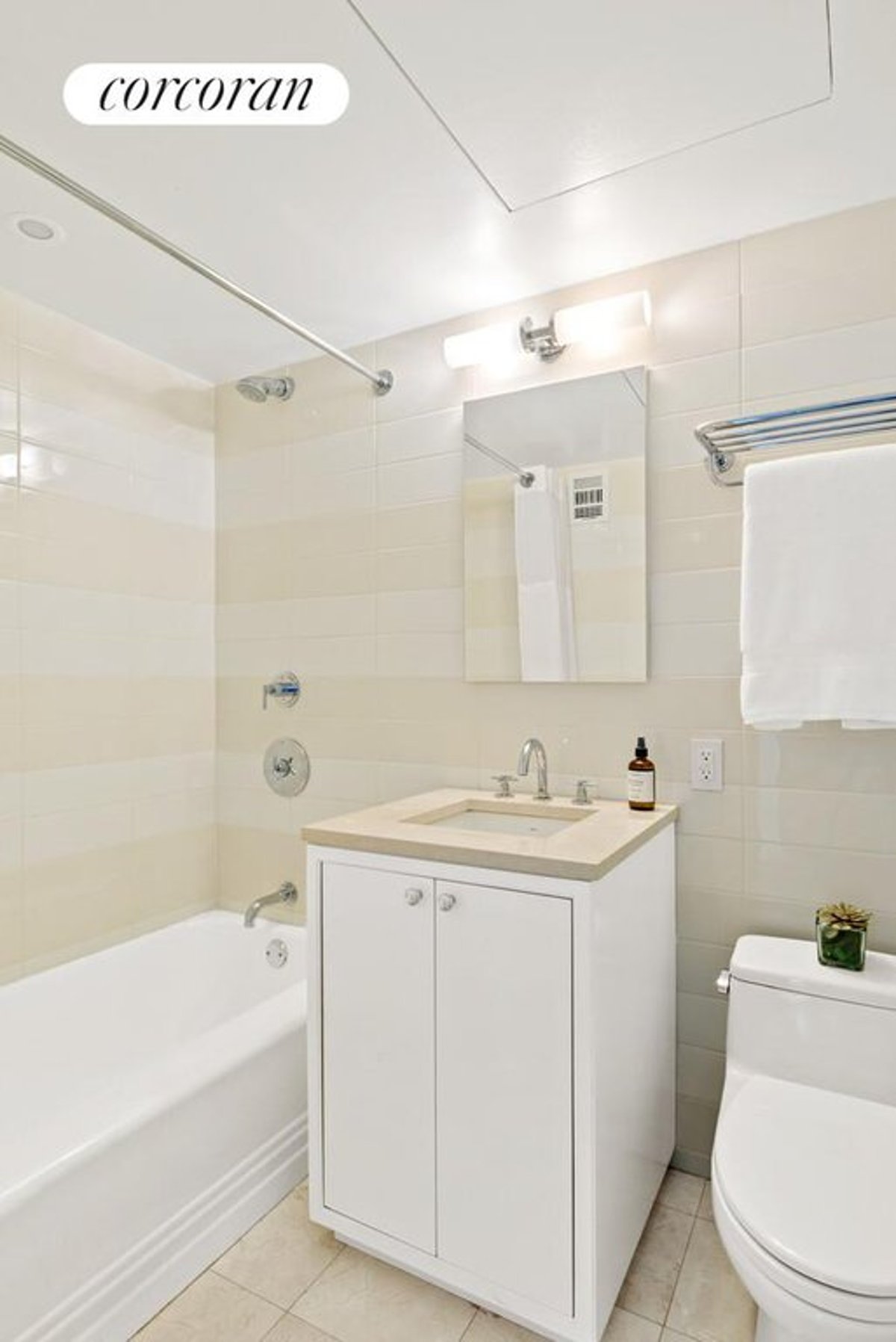 Photo for Manhattan House - 200 East 66th Street Condominium in Upper East Side, Manhattan