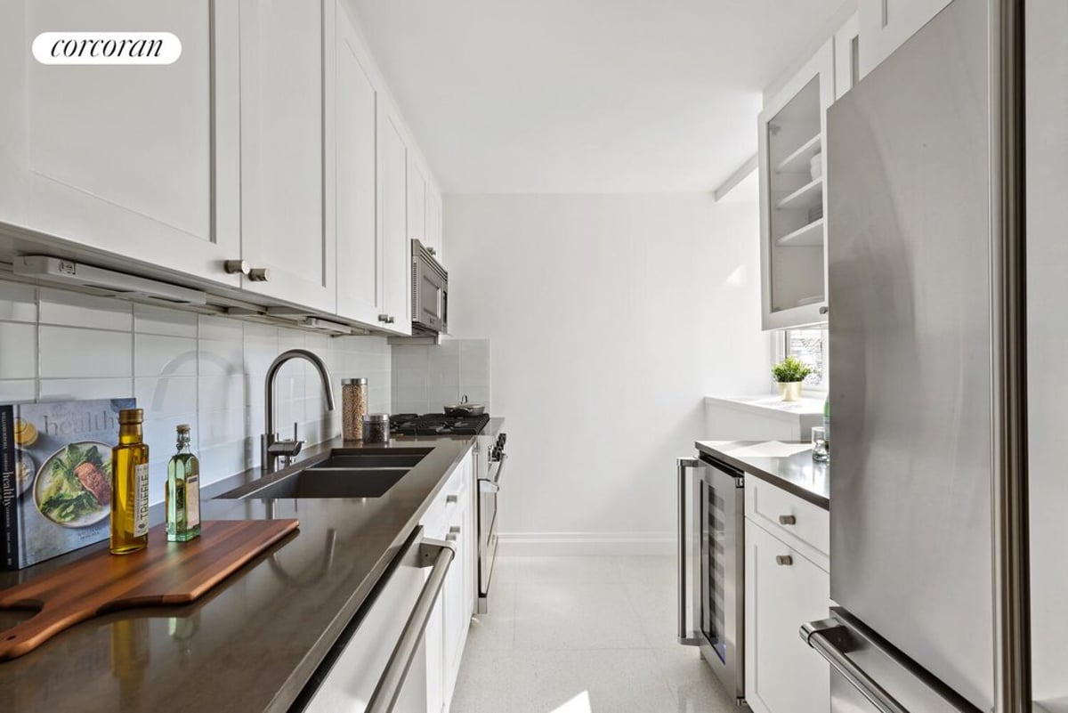Photo for Manhattan House - 200 East 66th Street Condominium in Upper East Side, Manhattan