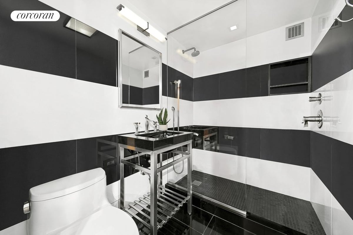 Photo for Crossing 23rd - 121 East 23rd Street Condominium in Gramercy Park, Manhattan