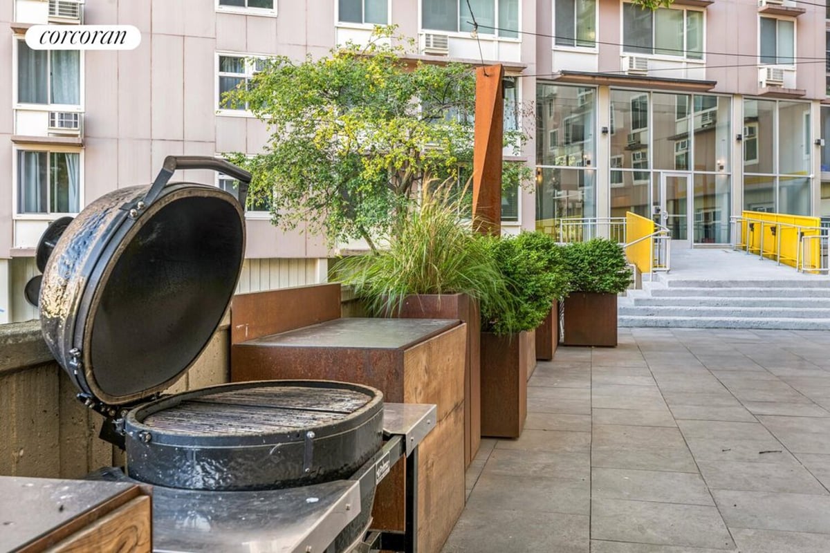 Photo for Island House - 555 Main Street Condominium in Roosevelt Island, Manhattan