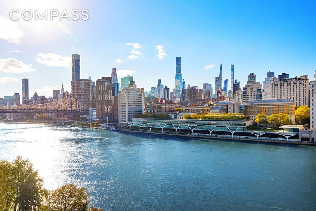 Photo for Island House - 555 Main Street Condominium in Roosevelt Island, Manhattan