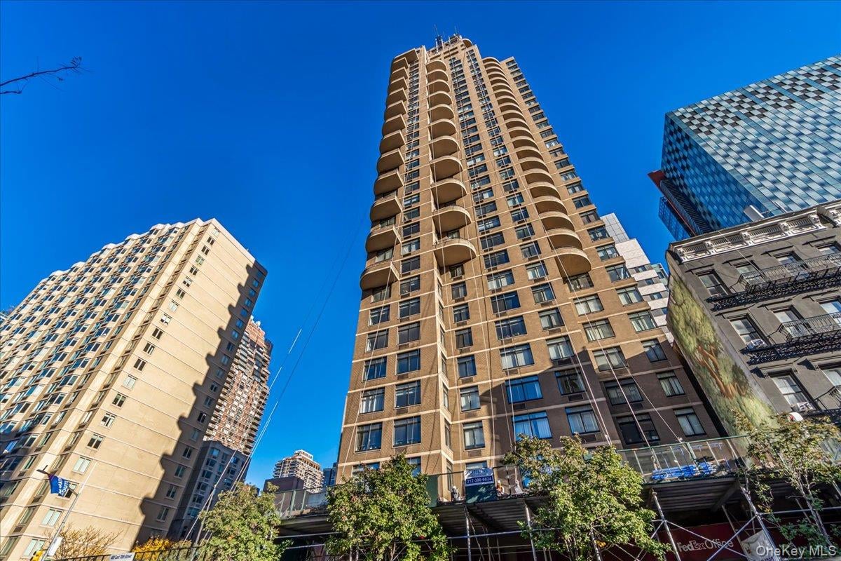 Photo for The Kingsley - 400 East 70th Street Condominium in Upper East Side, Manhattan