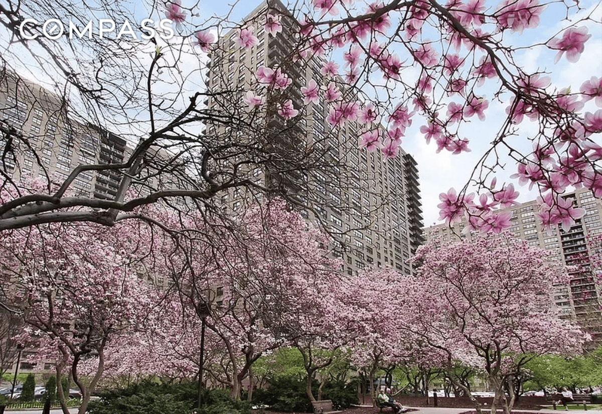 Photo for Lincoln Towers - 185 West End Avenue Condominium in Upper West Side, Manhattan