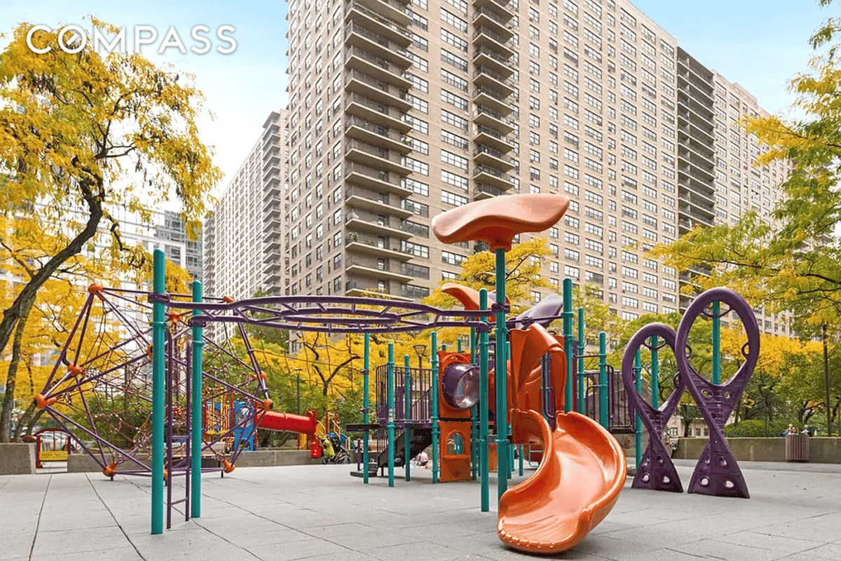 Photo for Lincoln Towers - 185 West End Avenue Condominium in Upper West Side, Manhattan