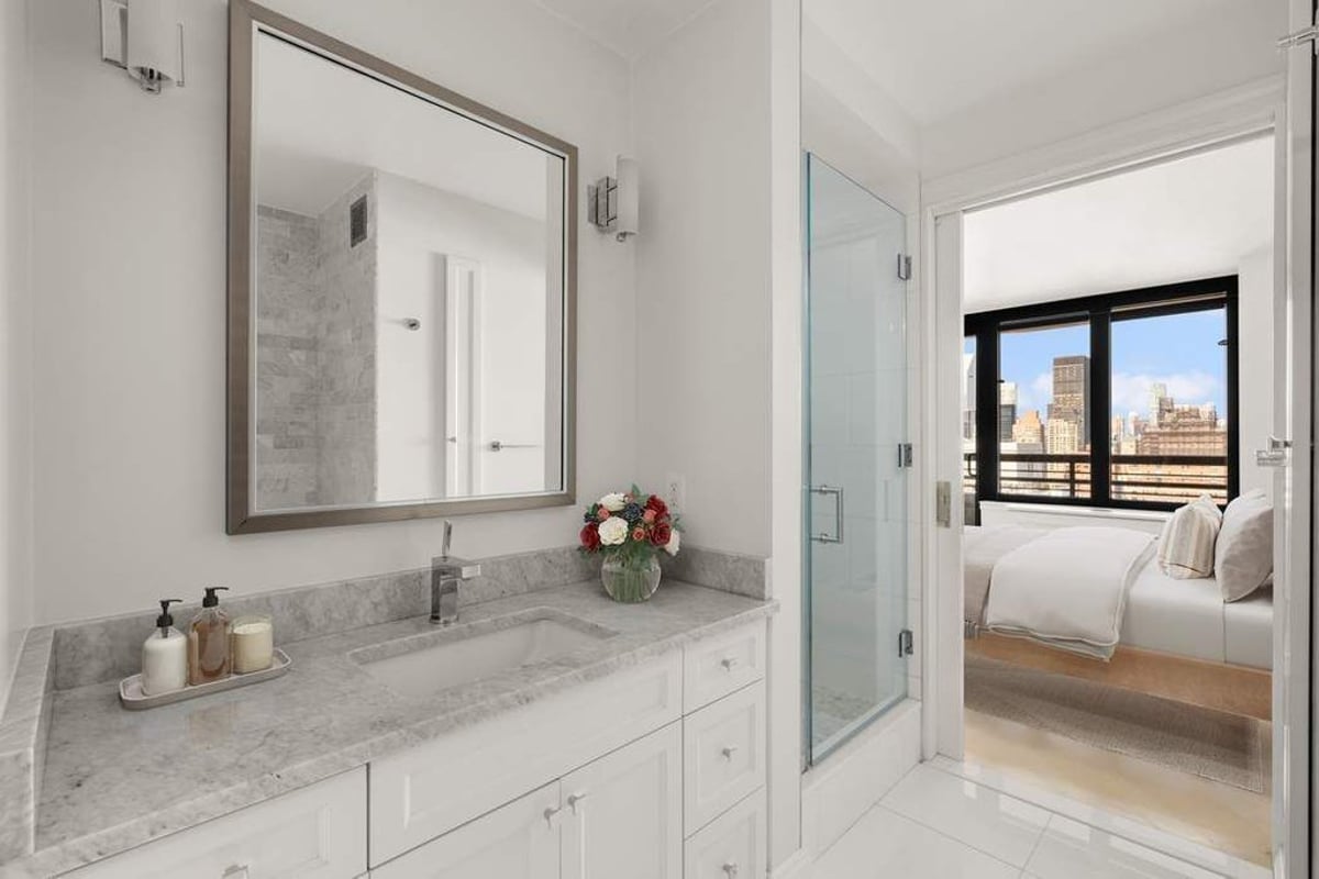 Photo for The Corinthian - 330 East 38th Street Condominium in Murray Hill, Manhattan