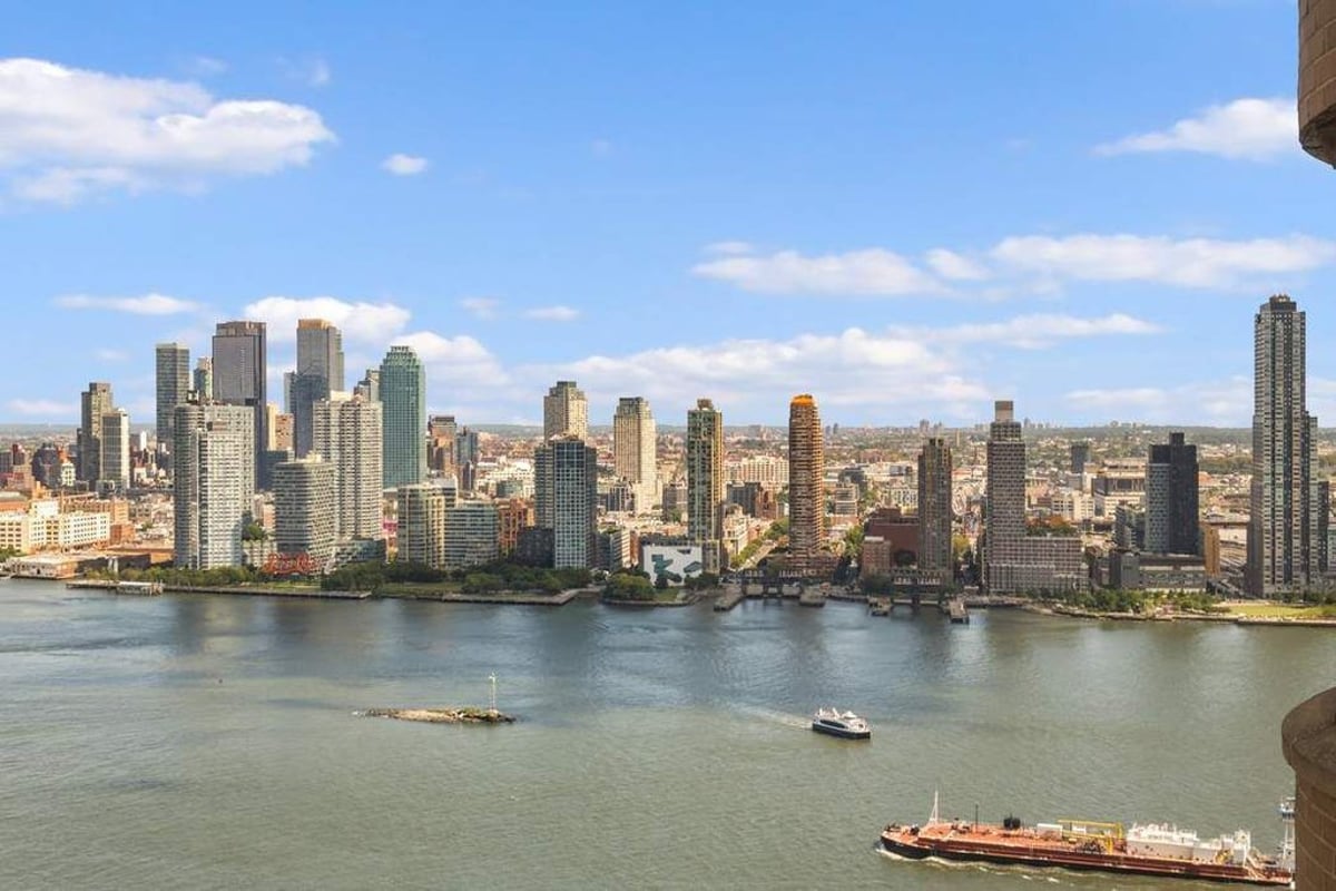 Photo for The Corinthian - 330 East 38th Street Condominium in Murray Hill, Manhattan