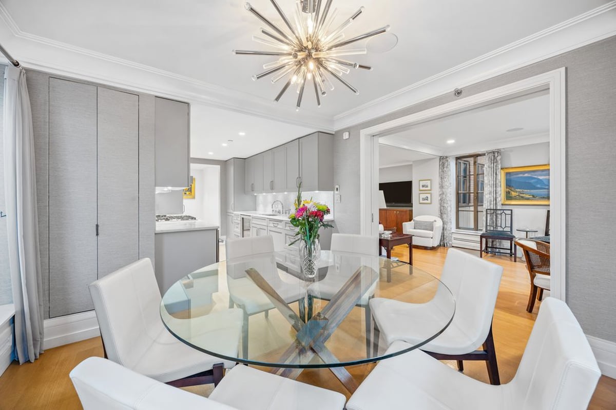 Photo for Barbizon/63 - 140 East 63rd Street Condominium in Upper East Side, Manhattan
