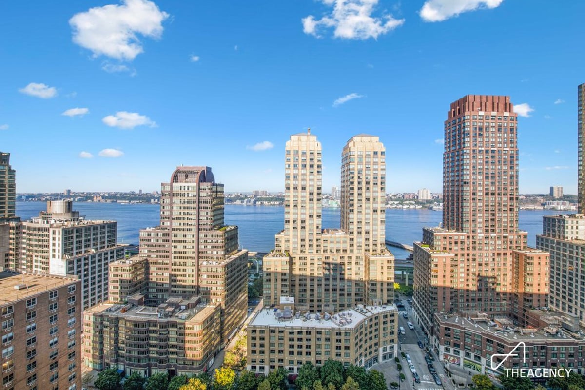 Photo for Lincoln Towers - 165 West End Avenue Condominium in Upper West Side, Manhattan