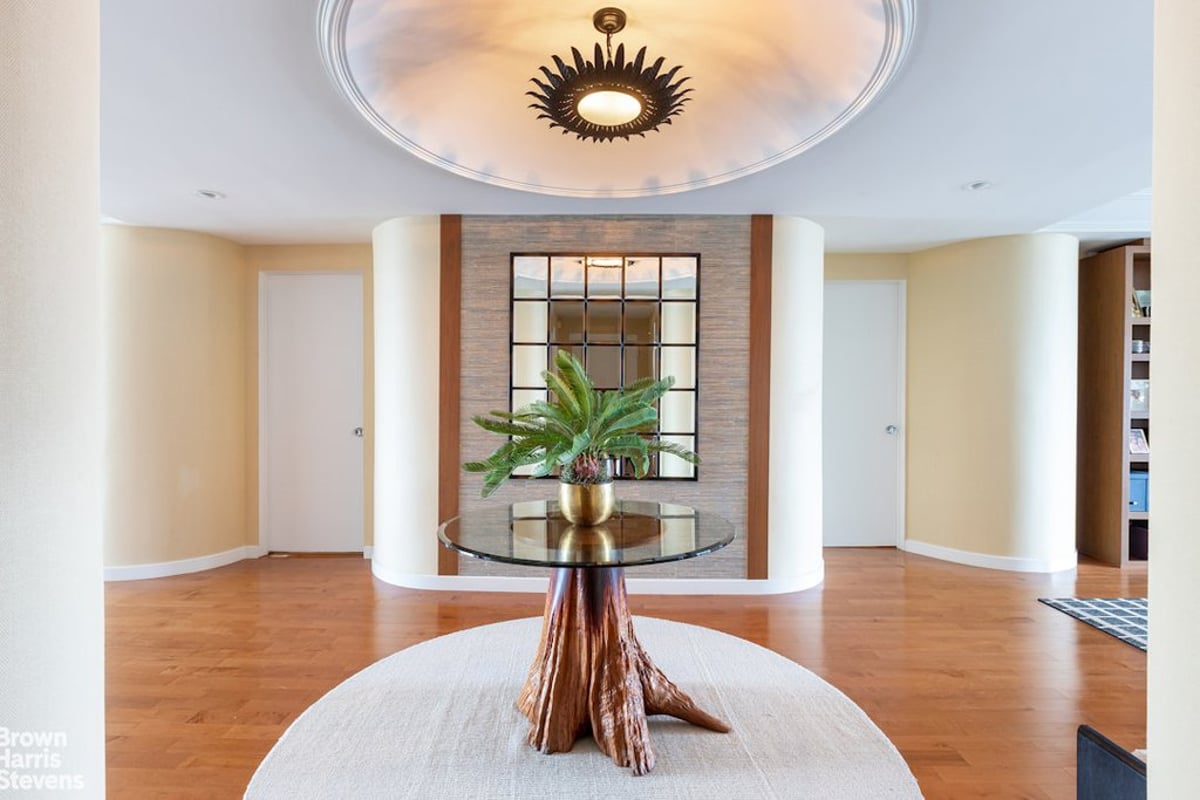 Photo for The Sovereign - 425 East 58th Street Cooperative in Sutton Place, Manhattan