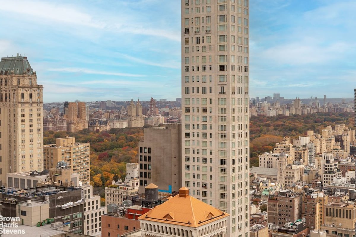 Photo for The Galleria - 117 East 57th Street Condominium in Midtown East, Manhattan