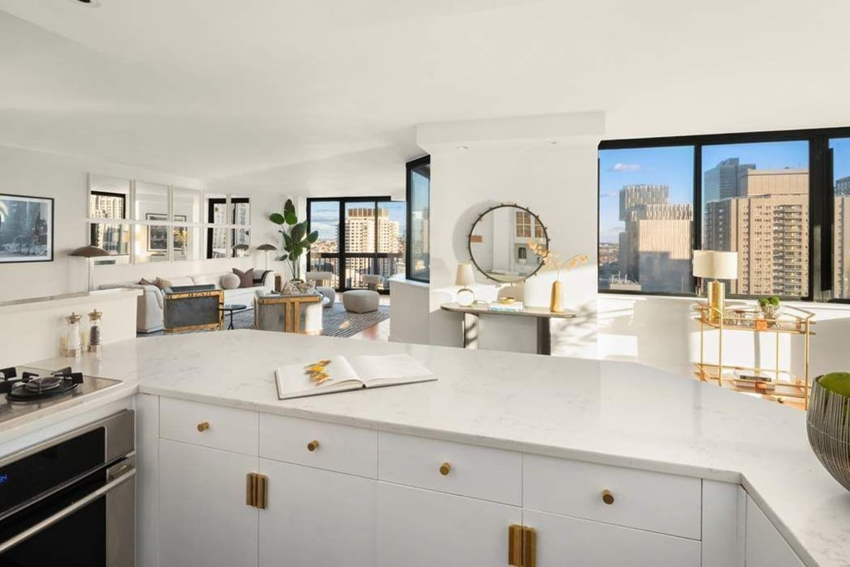 Photo for The Saratoga - 330 East 75th Street Condominium in Upper East Side, Manhattan